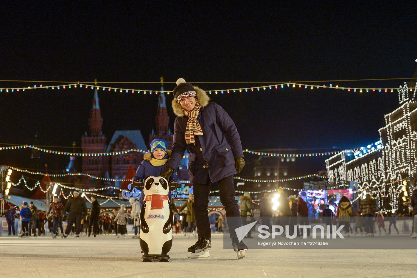 GUM Skating Rink and GUM Fair open at Red Square