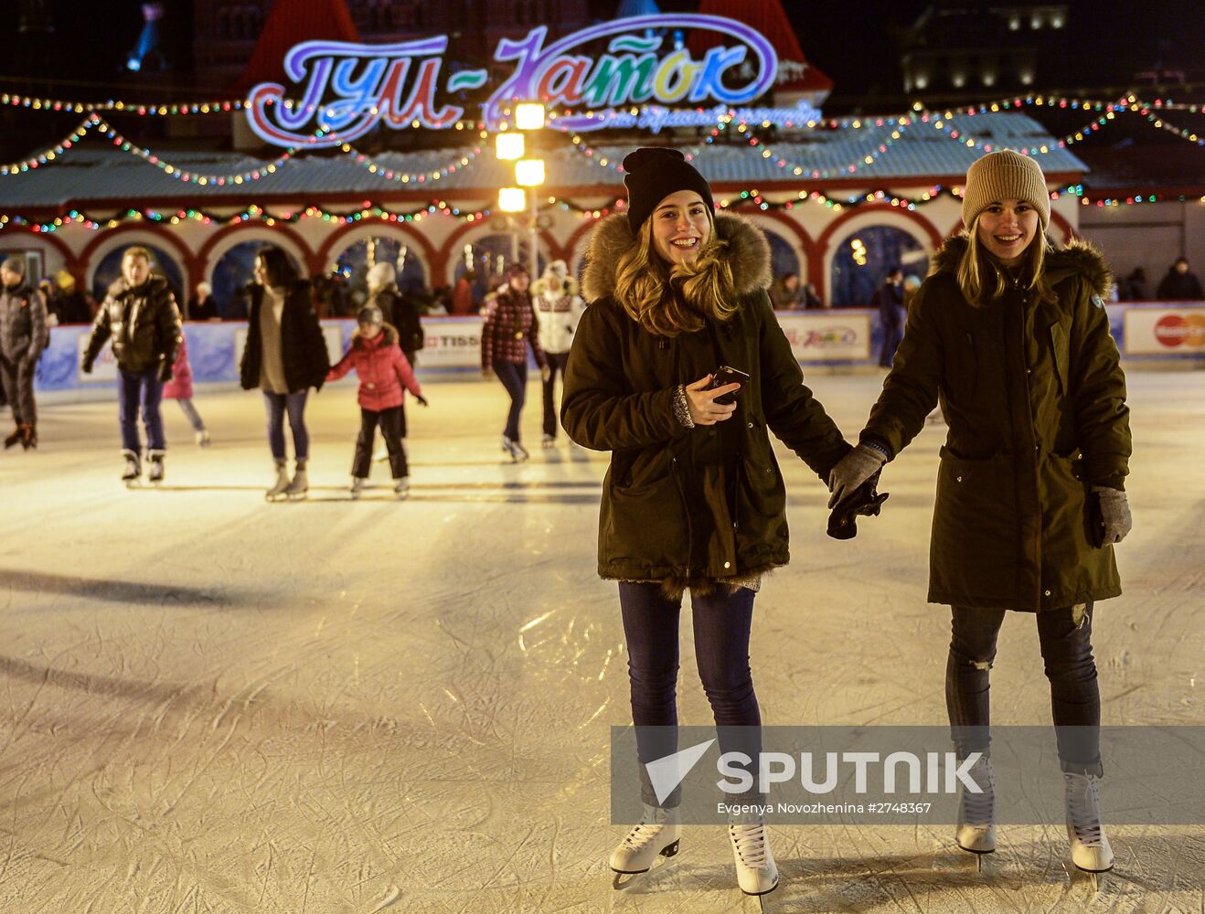 GUM Skating Rink and GUM Fair open at Red Square