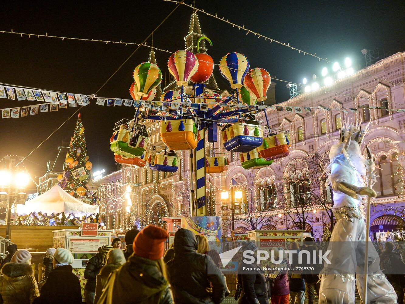 GUM Skating Rink and GUM Fair open at Red Square