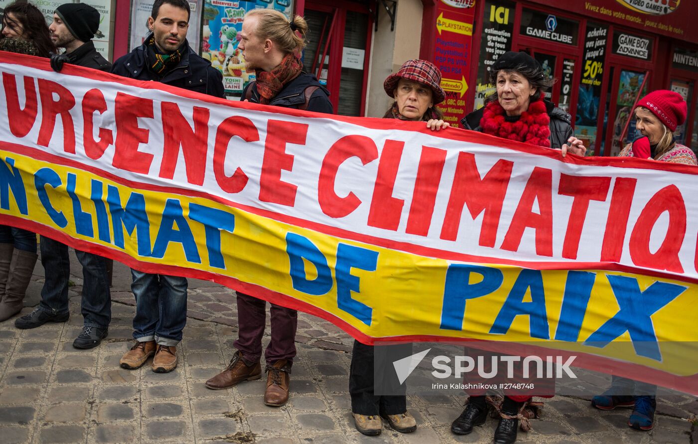 Unrest during environmental rallies in Paris