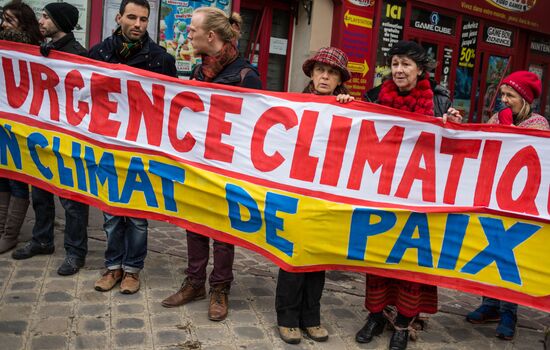 Unrest during environmental rallies in Paris