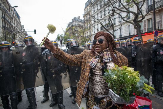 Unrest during environmental rallies in Paris