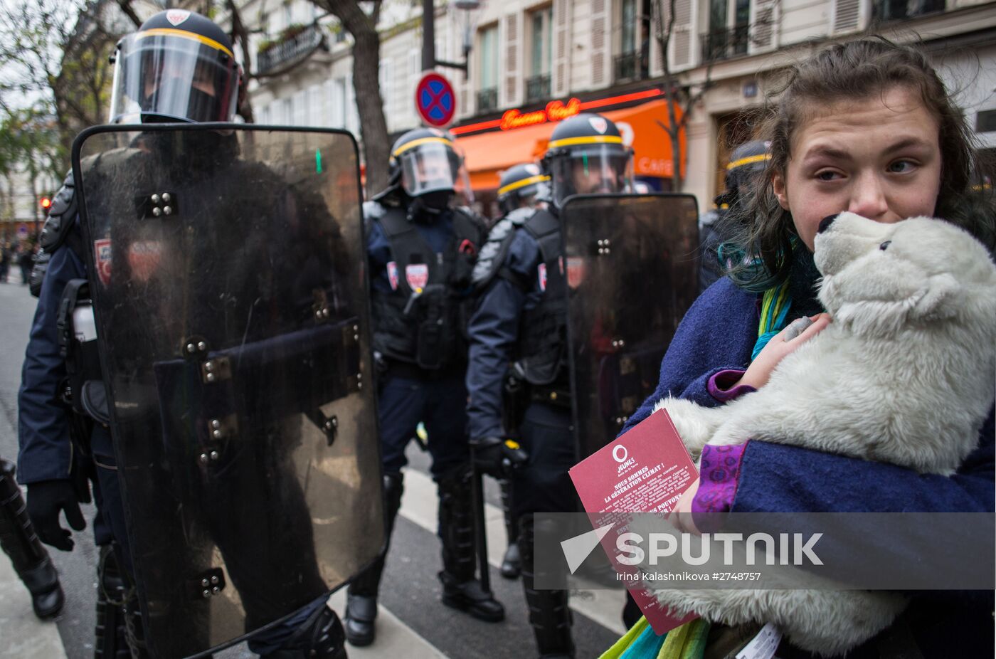 Unrest during environmental rallies in Paris