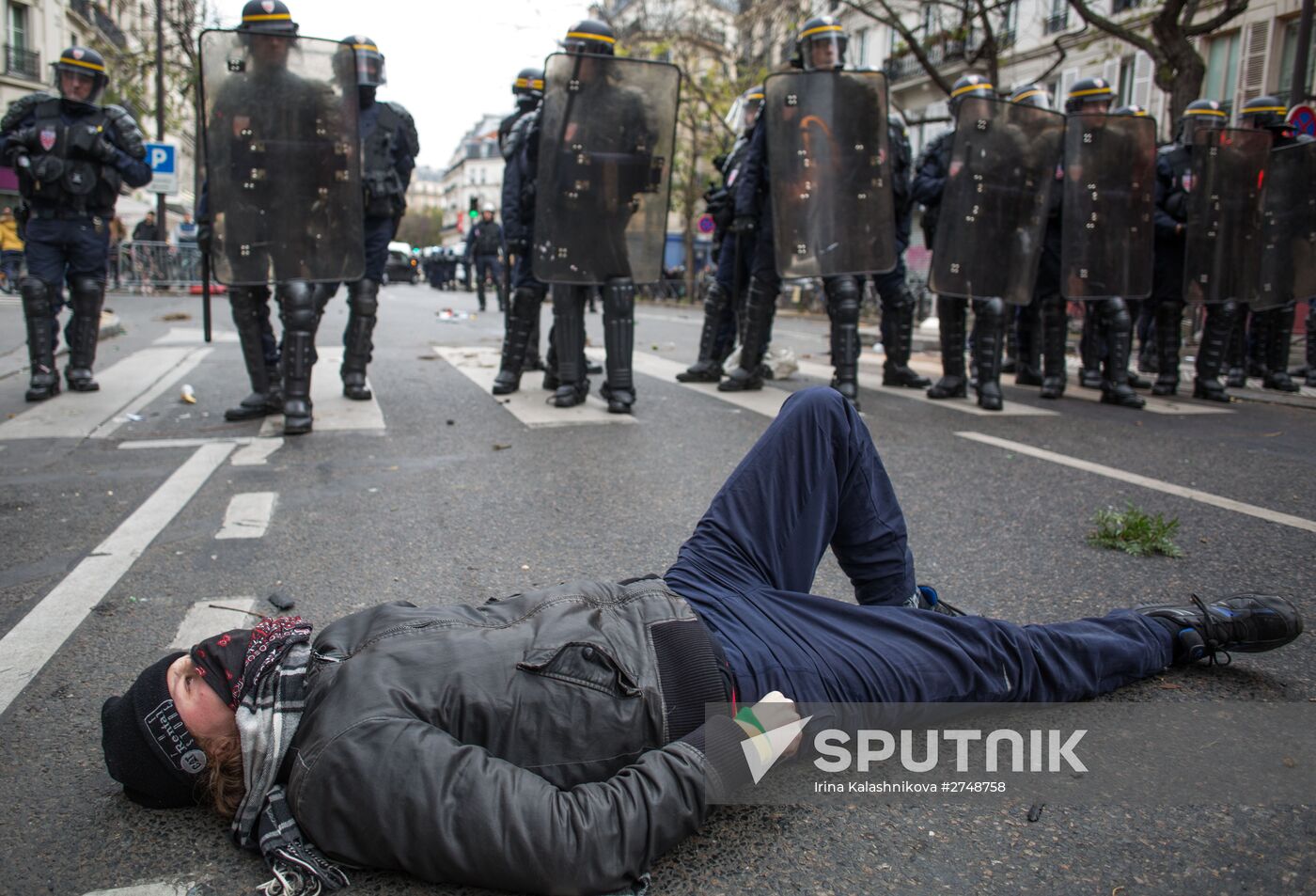 Unrest during environmental rallies in Paris
