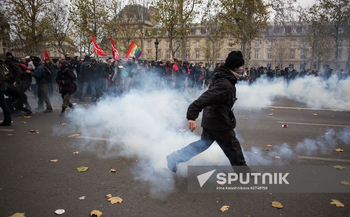 Unrest during environmental rallies in Paris