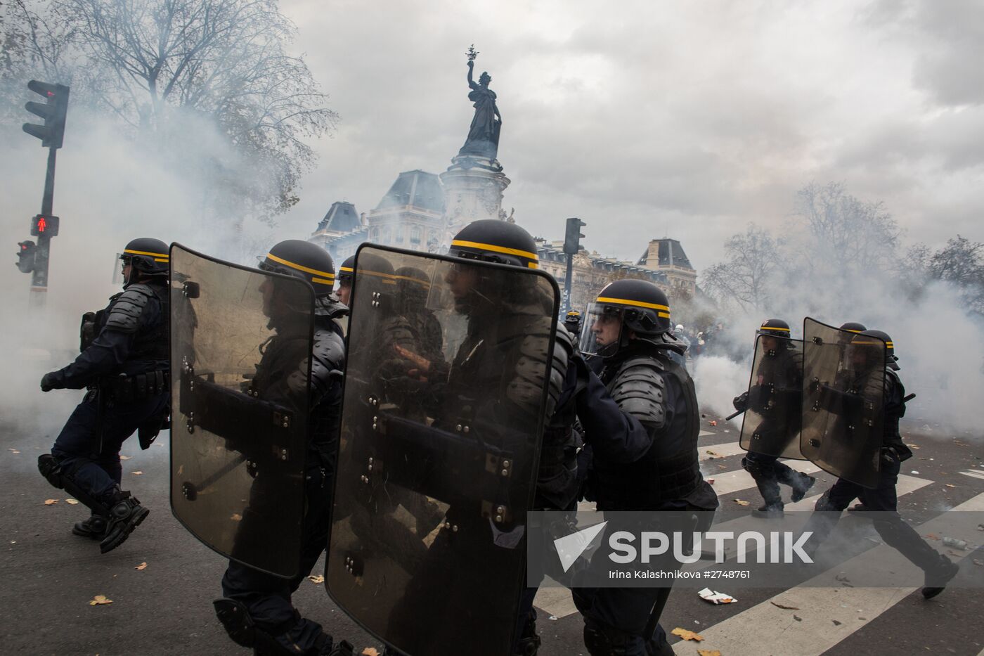 Unrest during environmental rallies in Paris