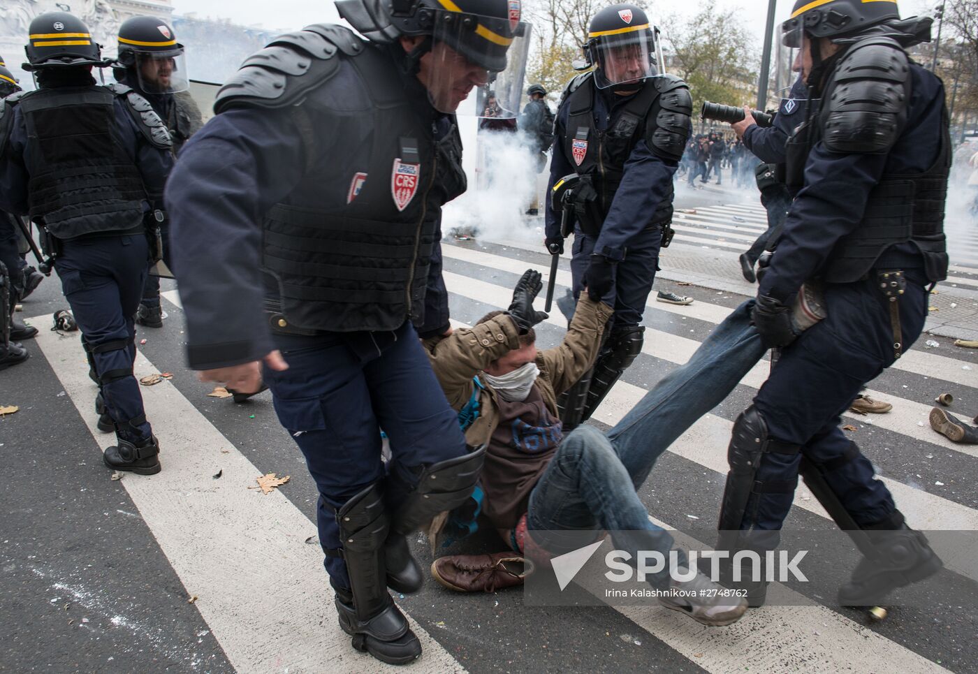 Unrest during environmental rallies in Paris