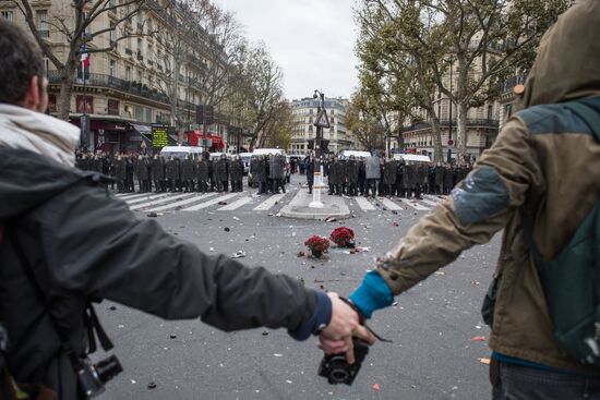 Unrest during environmental rallies in Paris