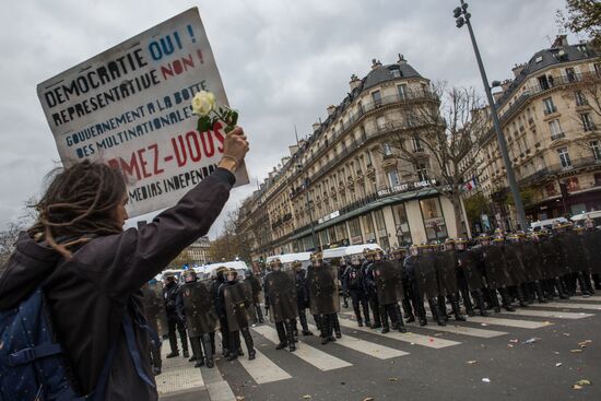Unrest during environmental rallies in Paris