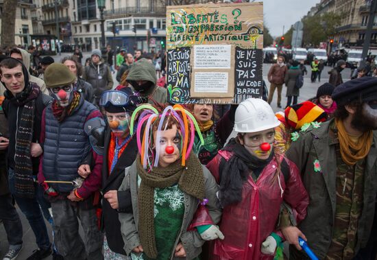 Unrest during environmental rallies in Paris
