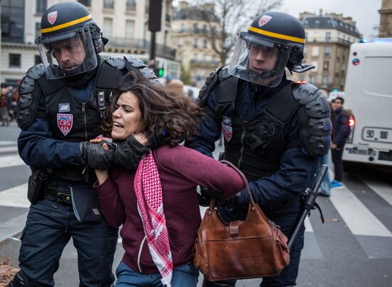 Unrest during environmental rallies in Paris