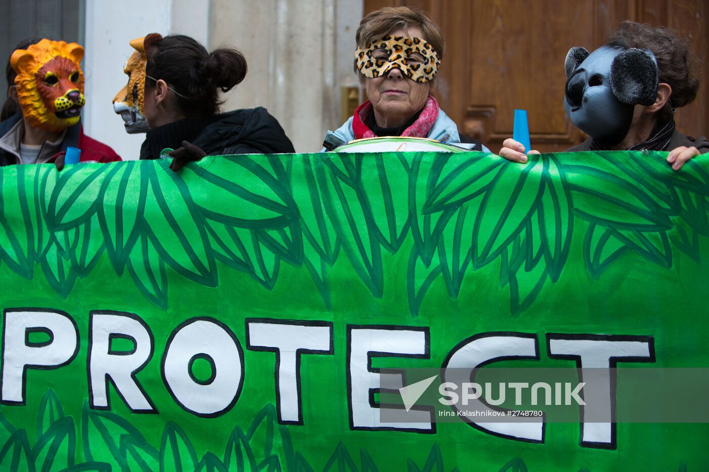 Unrest during environmental rallies in Paris