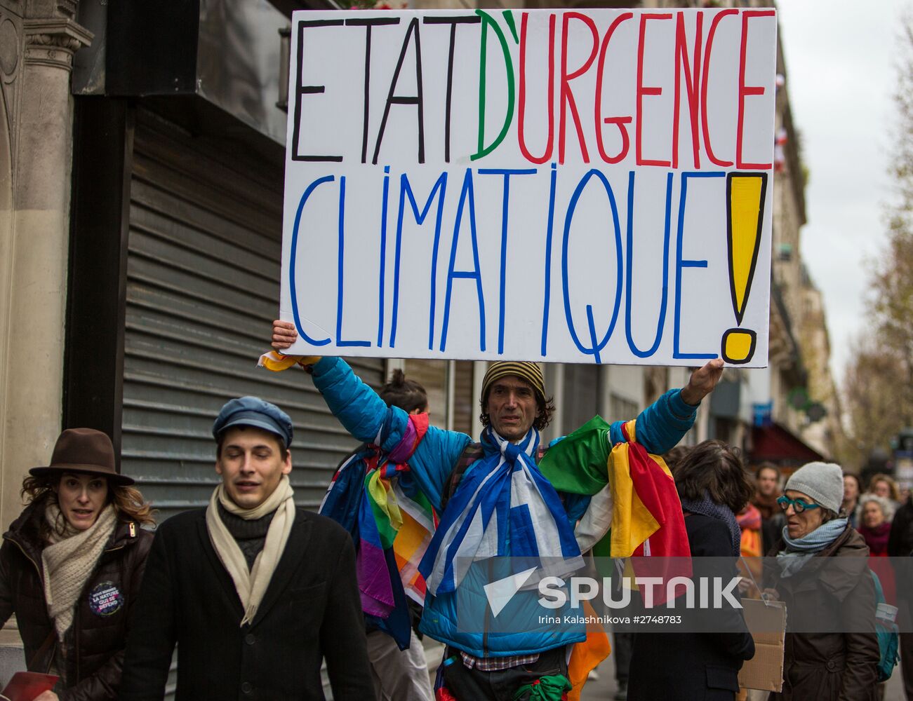 Unrest during environmental rallies in Paris