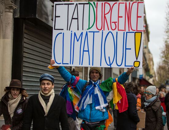 Unrest during environmental rallies in Paris