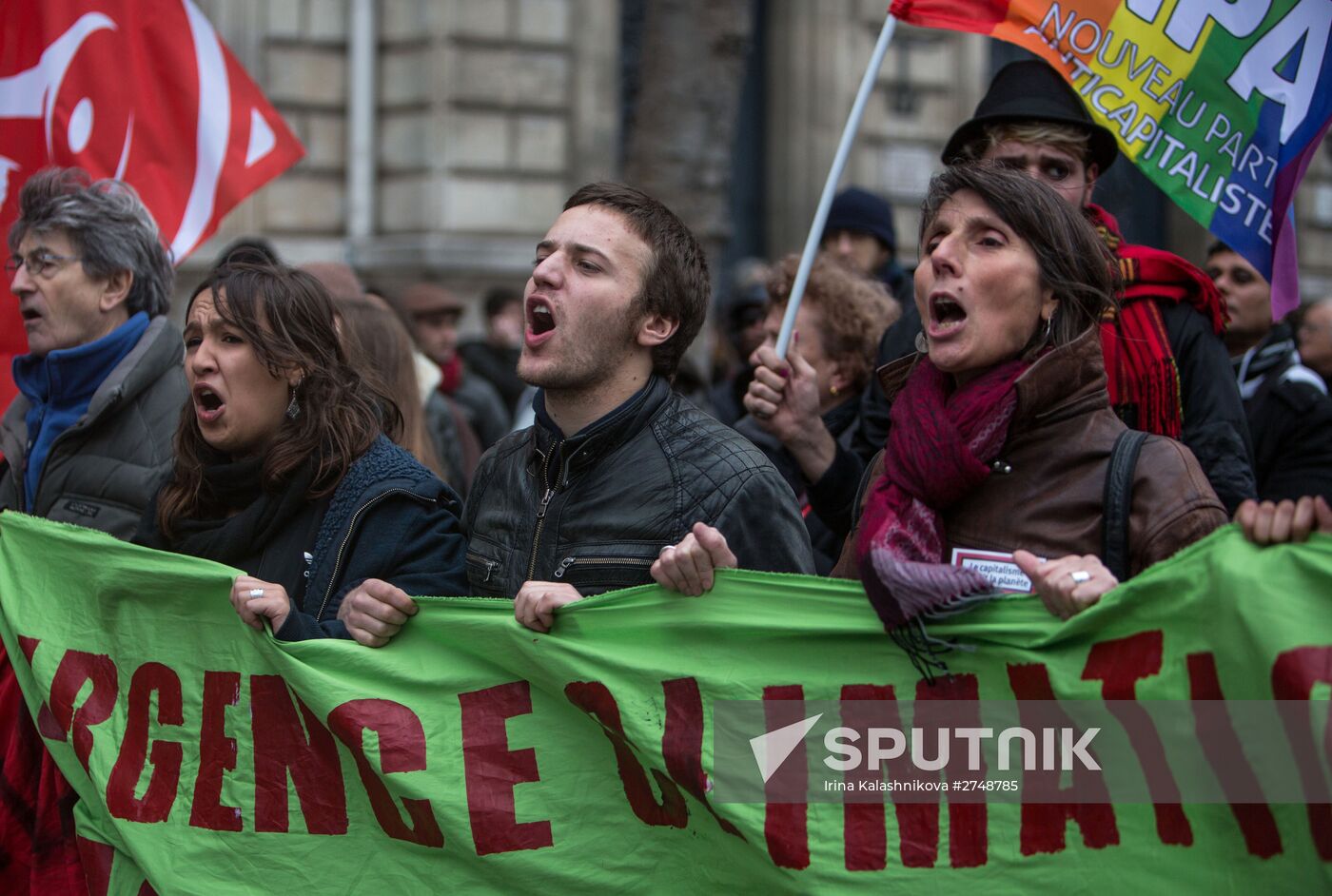 Unrest during environmental rallies in Paris