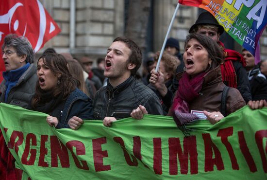 Unrest during environmental rallies in Paris