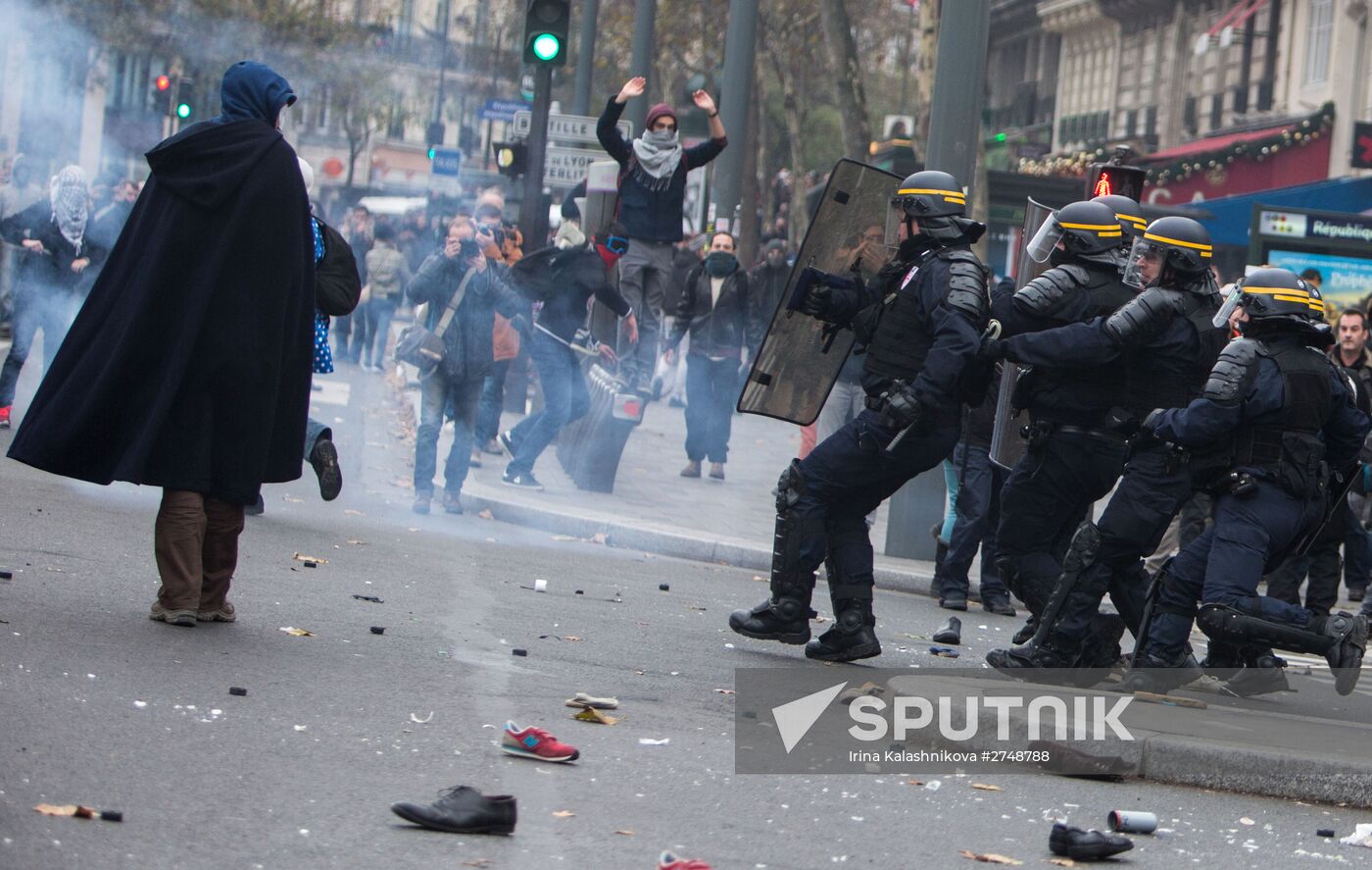 Unrest during environmental rallies in Paris