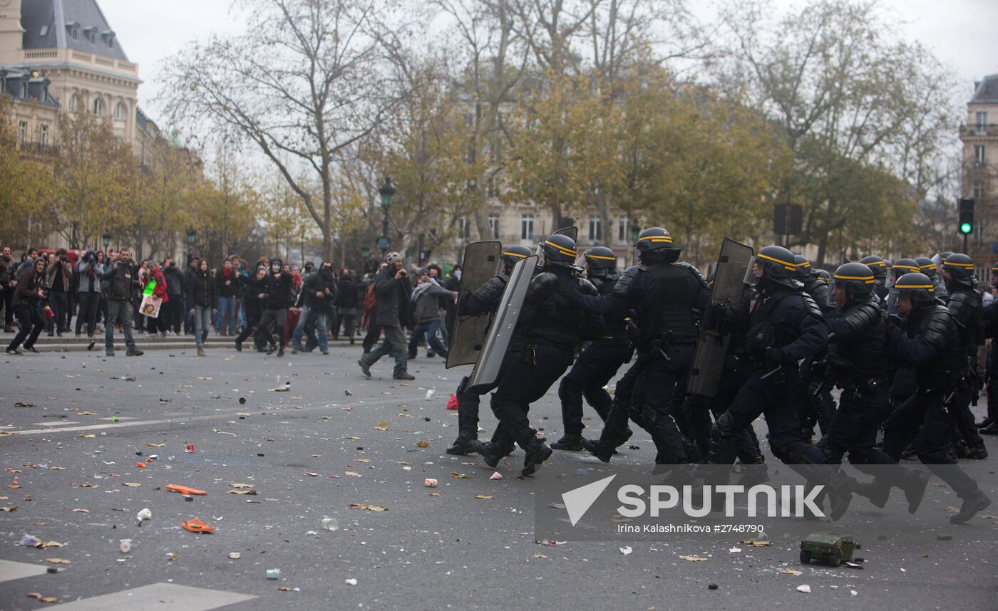 Unrest during environmental rallies in Paris