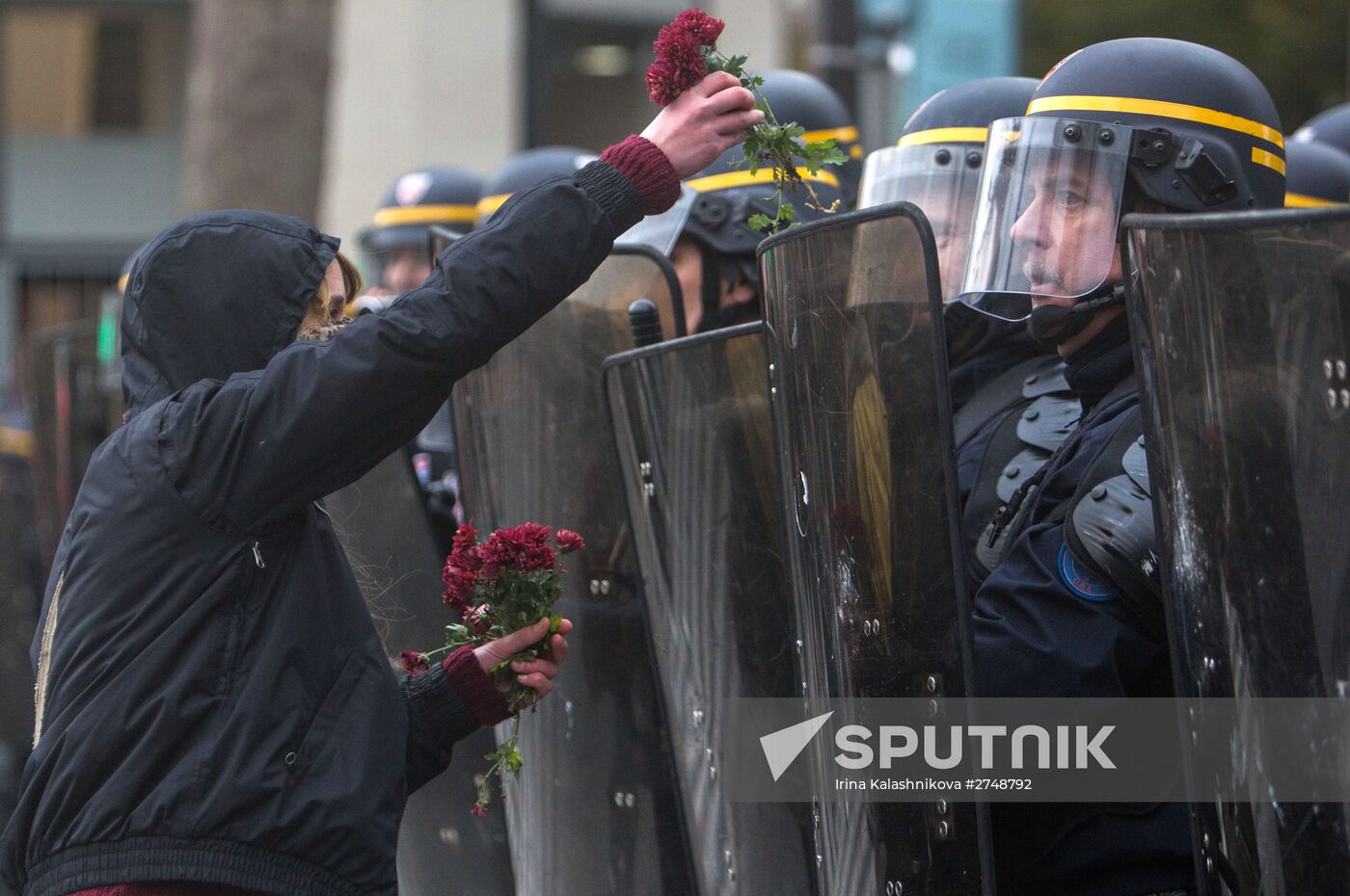 Unrest during environmental rallies in Paris