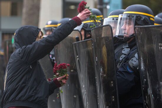 Unrest during environmental rallies in Paris