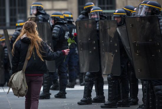 Unrest during environmental rallies in Paris