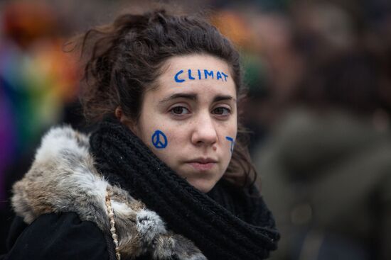 Unrest during environmental rallies in Paris