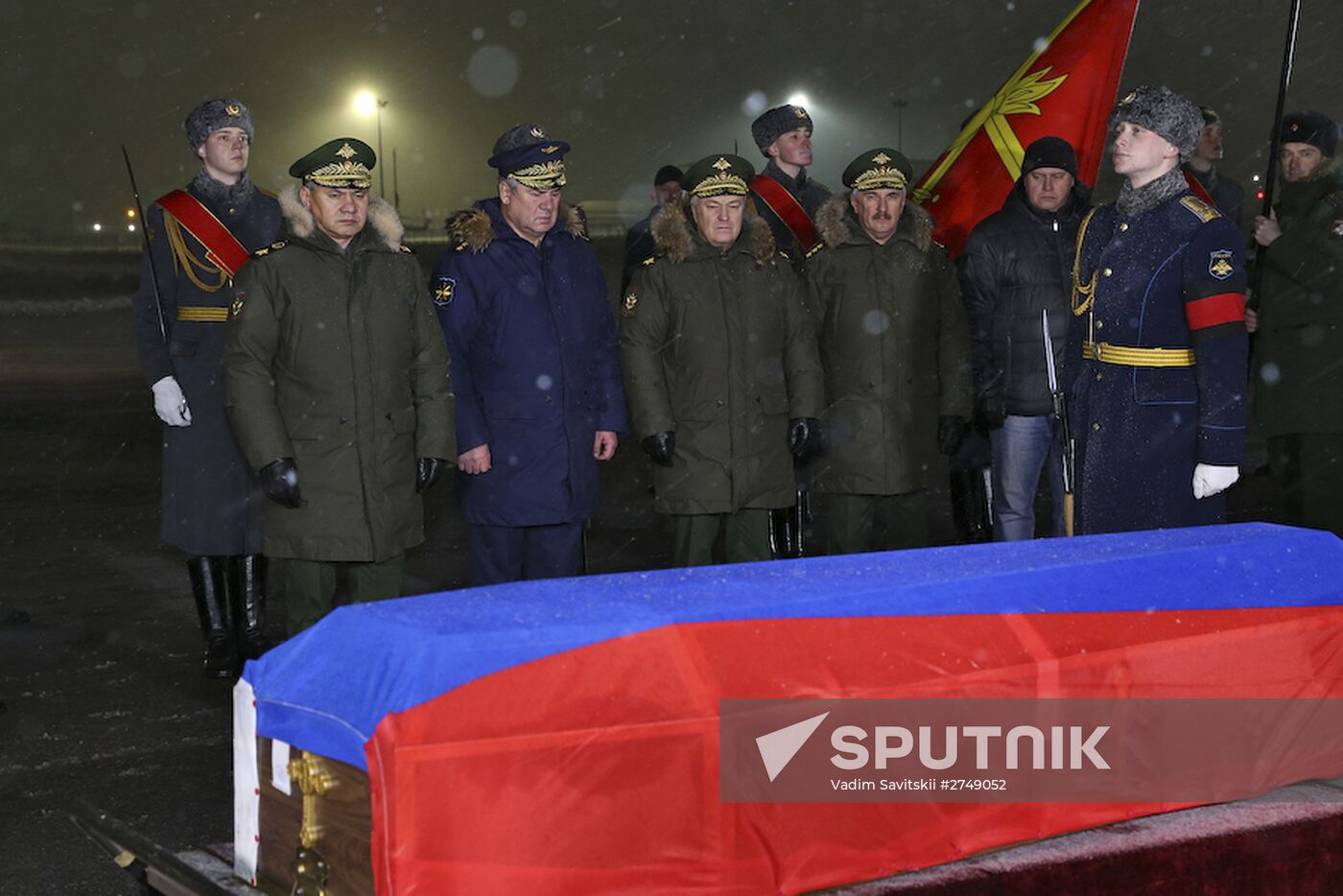 Sergei Shoigu and Viktor Bondarev greet aircraft carrying body of Su-24 commander Oleg Peshkov at Chkalovsky airport