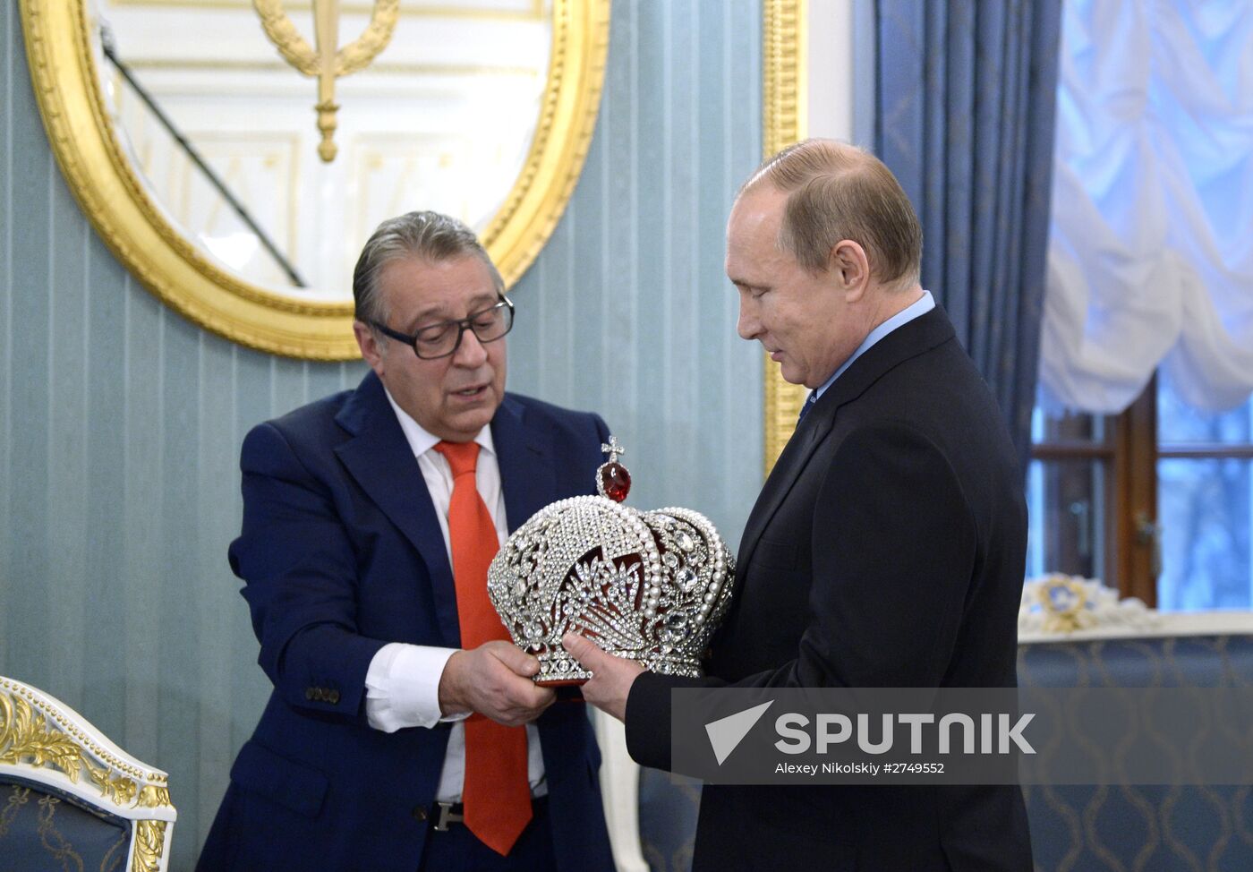 President Vladimir Putin wishes People's Artist of Russia Gennady Khazanov a happy 70th birthday