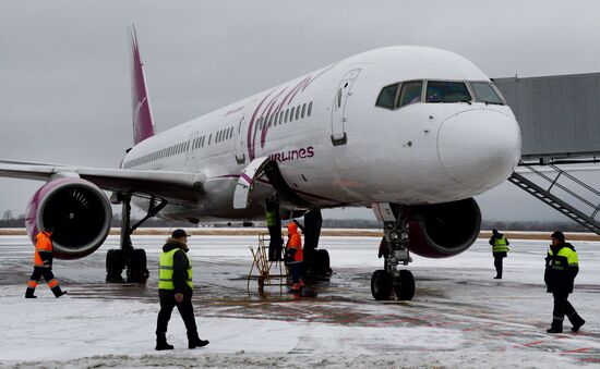 First VIM Airlines flight between Vladivostok and Moscow