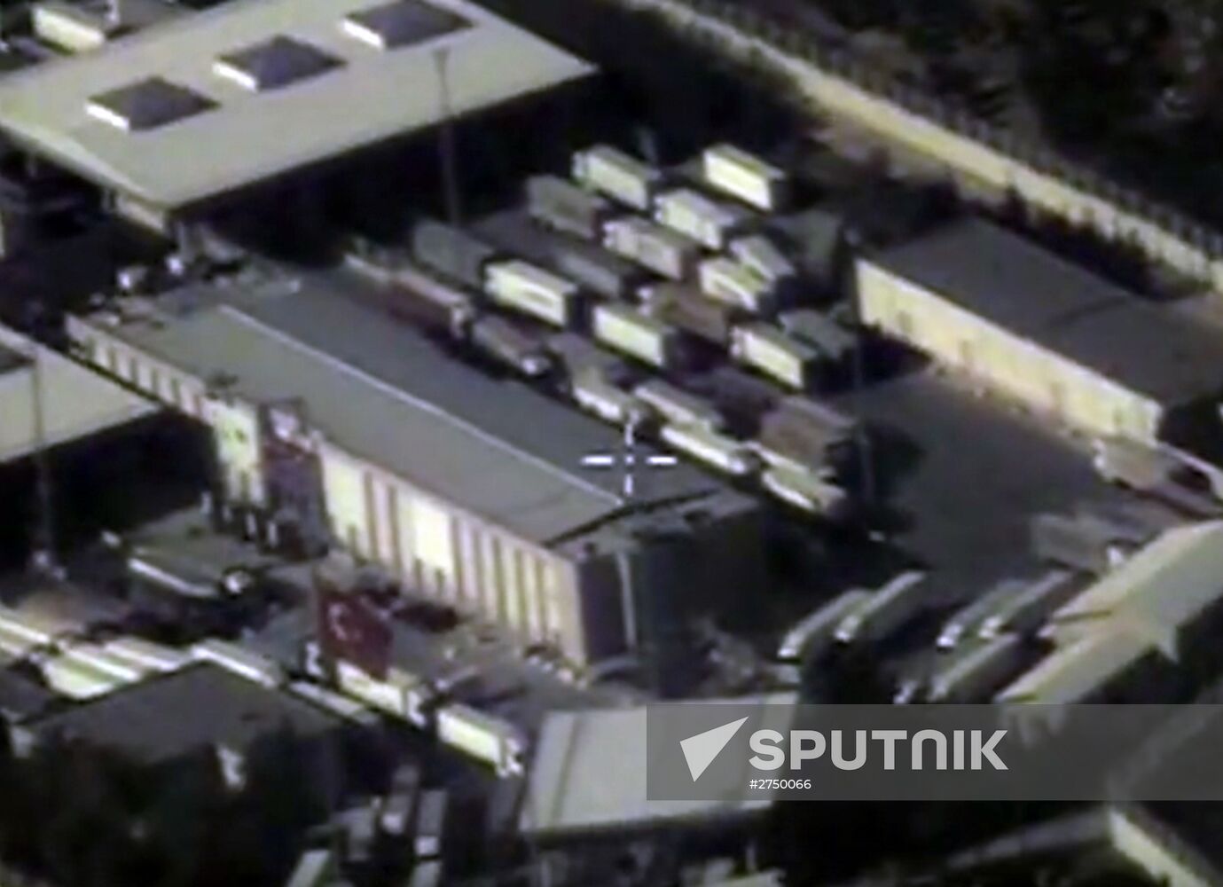 Unobstructed passage of the Syrian-Turkish border by heavy trucks near Reyhanli