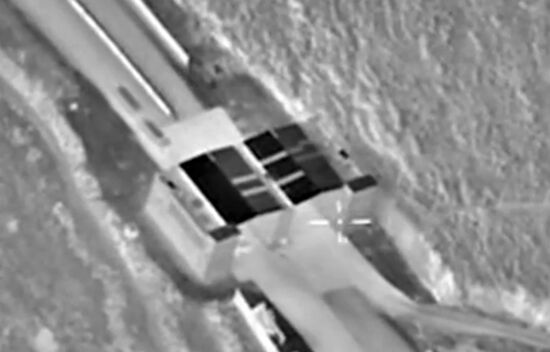 Unobstructed passage of the Syrian-Turkish border by heavy trucks near Reyhanli