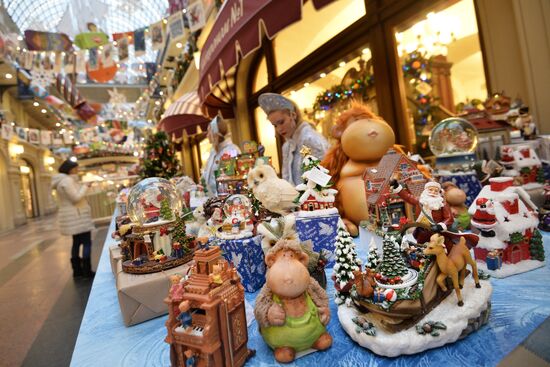 Moscow's GUM department store decorated ahead of New Year