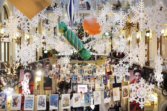 Moscow's GUM department store decorated ahead of New Year