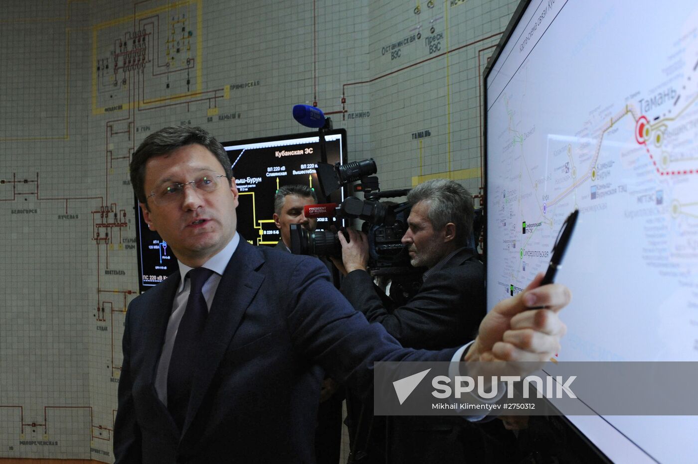 Vladimir Putin visits Crimean Federal District