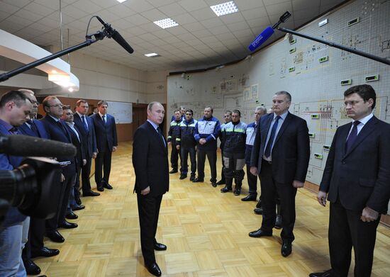 Vladimir Putin visits Crimean Federal District