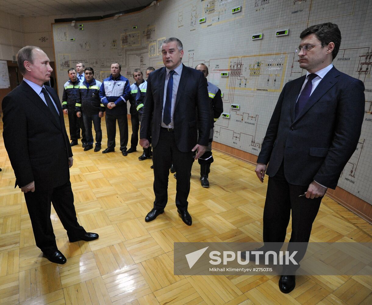 Vladimir Putin visits Crimean Federal District