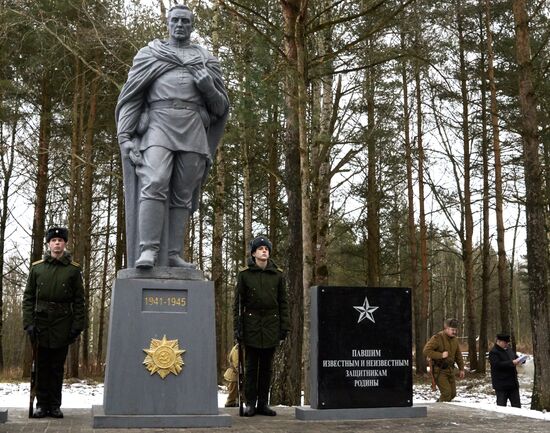 Monument to Soviet soldiers unveiled in Leningrad Region