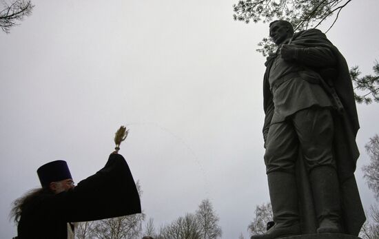 Monument to Soviet soldiers unveiled in Leningrad Region