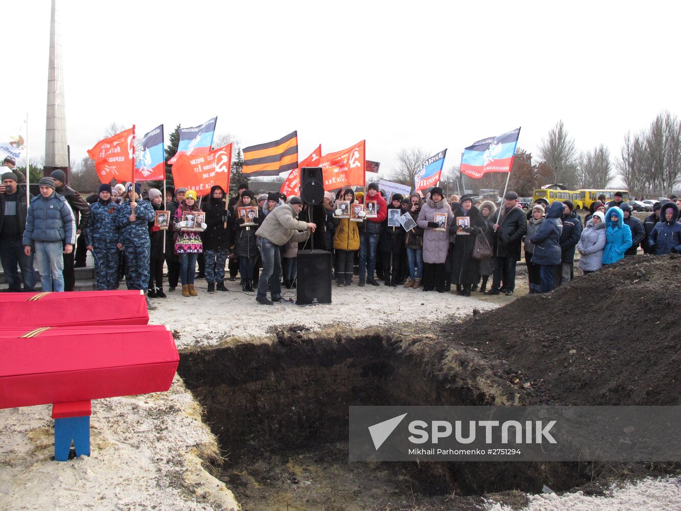 Monument to 'Soviet Soldier' unveiled in Donetsk People's Republic