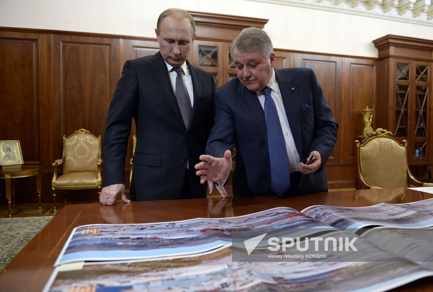 Russian President Vladimir Putin meets with Kurchatov Institute director Mikhail Kovalchuk