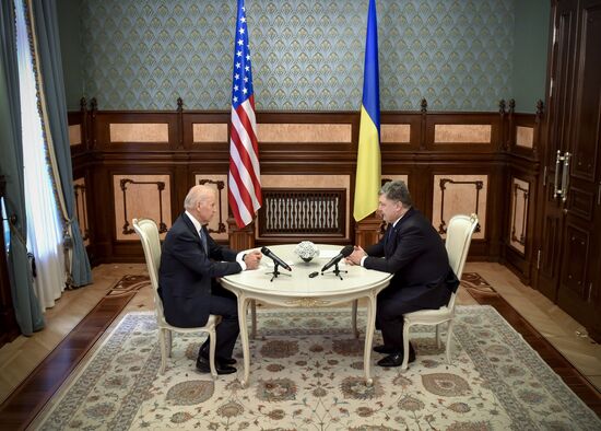 Ukrainian President Petro Poroshenko meets with Vice President of the United States Joe Biden