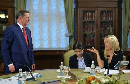 Chief of Staff of the Russian Presidential Executive Office Sergei Ivanov meets with IFAW delegation in Moscow