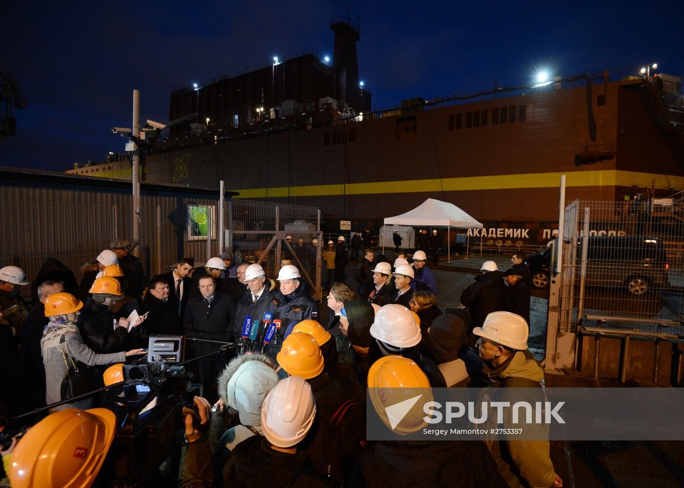 Dmitry Rogozin visits Baltiysky Zavod Shipyards in St.Petersburg