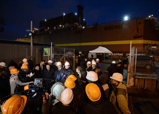 Dmitry Rogozin visits Baltiysky Zavod Shipyards in St.Petersburg