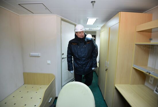 Dmitry Rogozin visits Baltiysky Zavod Shipyards in St.Petersburg