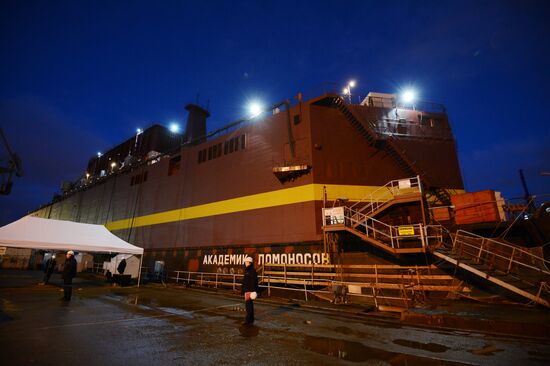 Dmitry Rogozin visits Baltiysky Zavod Shipyards in St.Petersburg