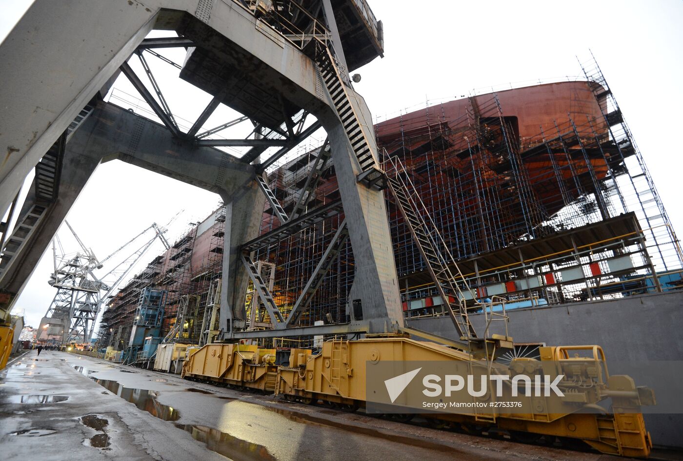 Dmitry Rogozin visits Baltiysky Zavod Shipyards in St.Petersburg