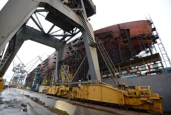 Dmitry Rogozin visits Baltiysky Zavod Shipyards in St.Petersburg