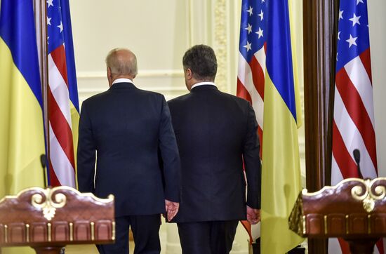 Ukrainian President Petro Poroshenko meets with Vice President of the United States Joe Biden