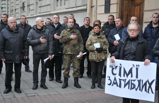 Ukrainian soldiers stage protest in Lviv